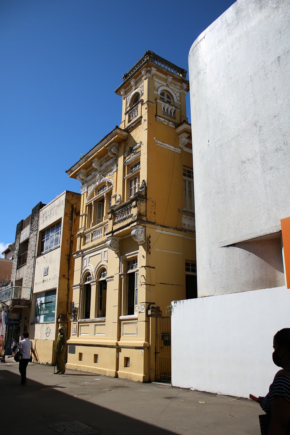 Fachada histórica da Casa de Cultura Jorge Amado em Ilhéus para roteiro turístico em inglês